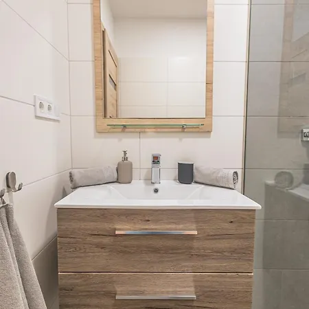 Melomi Apartman Sarvar Exterior photo